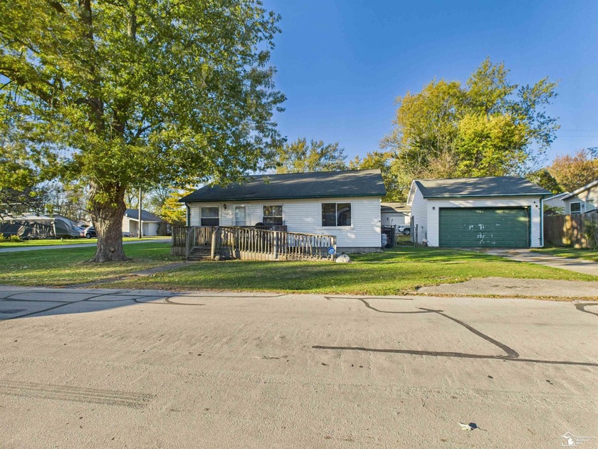 Spacious 2-Bedroom Ranch in Lakefront Community Enjoy lake - Beach Home for sale in Newport, Michigan on Beachhouse.com