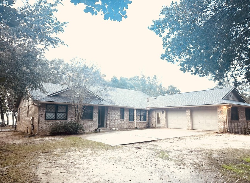 *Professional pics coming soon* Family Home built in 1993. This - Beach Home for sale in Gulf Breeze, Florida on Beachhouse.com