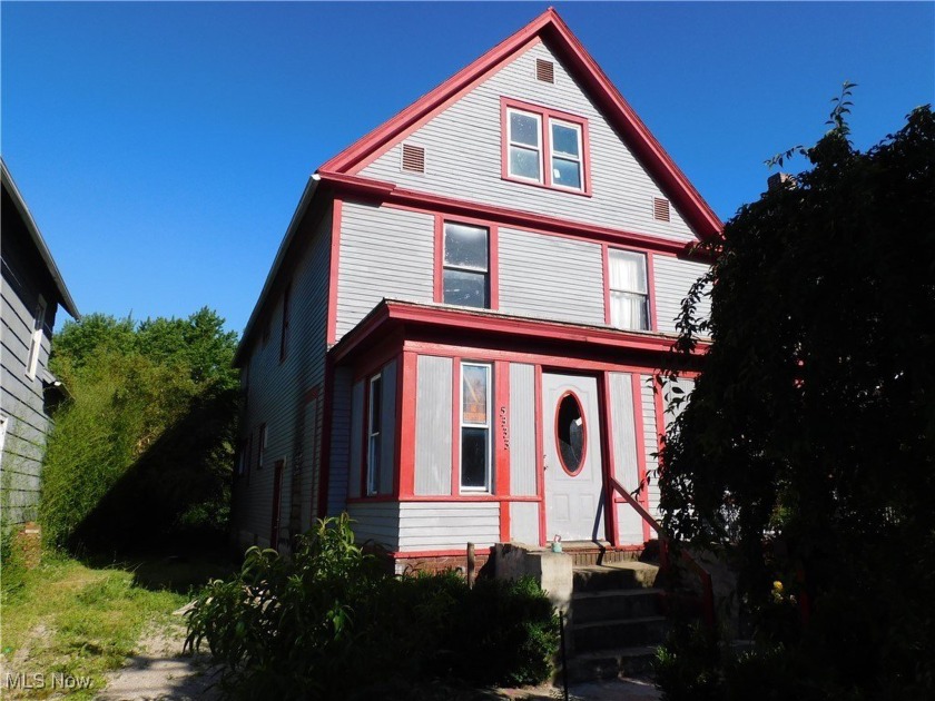 Duplex with Potential Welcome to a versatile duplex located just - Beach Townhome/Townhouse for sale in Ashtabula, Ohio on Beachhouse.com