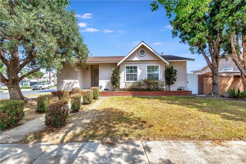 Pristine 3 bedroom home nestled in a quiet residential community - Beach Home for sale in Lakewood, California on Beachhouse.com