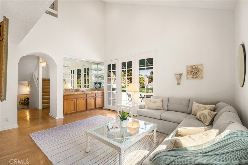 LOCATION LOCATION LOCATION! Welcome to your dream retreat just - Beach Townhome/Townhouse for sale in Huntington Beach, California on Beachhouse.com