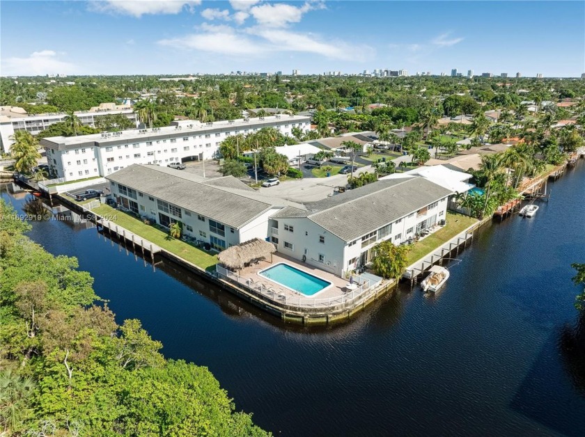 Stunningly remodeled canal-front condo 2 bedrooms and 2 bathroom - Beach Condo for sale in Fort Lauderdale, Florida on Beachhouse.com