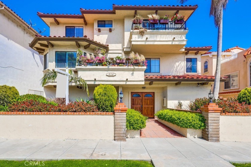 Welcome to 814 S Patton Ave #2, a 2-story condo offering 1,697 - Beach Condo for sale in San Pedro, California on Beachhouse.com