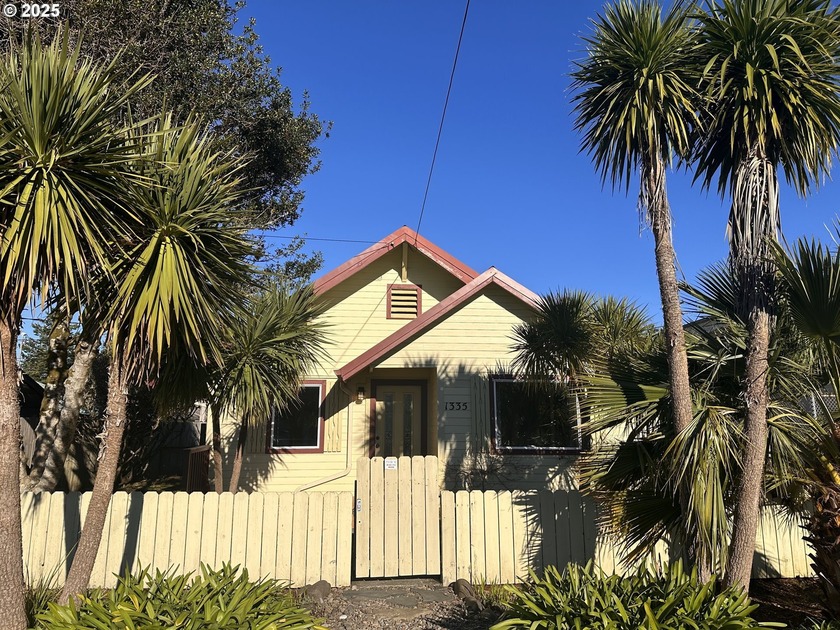 Welcome to this vintage two bedroom, one bath, bungalow. This - Beach Home for sale in Florence, Oregon on Beachhouse.com
