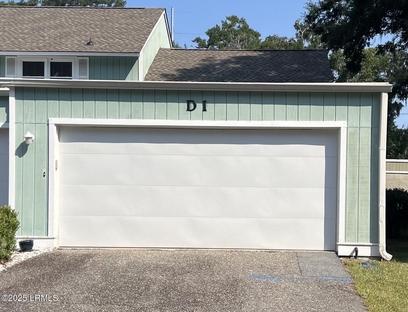 Discover the perfect blend of comfort and convenience in this - Beach Townhome/Townhouse for sale in Beaufort, South Carolina on Beachhouse.com