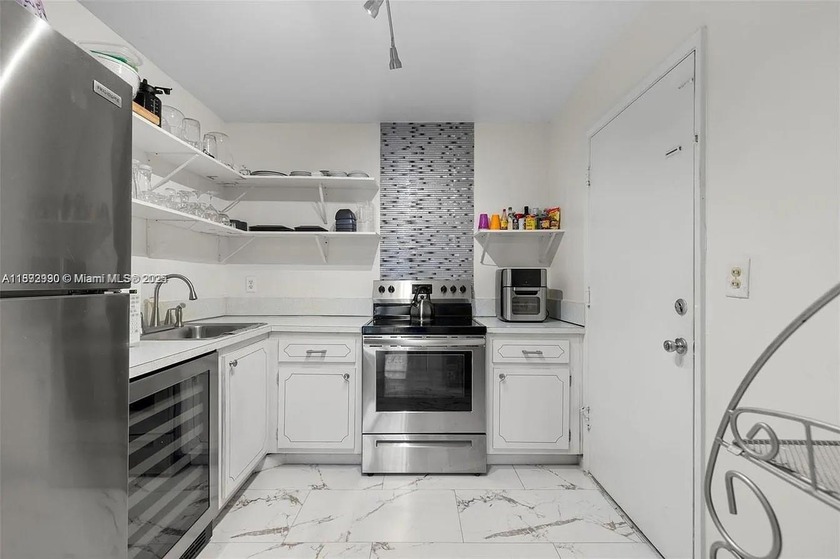 READY FOR YOU!!!!!! Beautifully maintained 2-bedroom, 2-bath - Beach Condo for sale in Lauderhill, Florida on Beachhouse.com