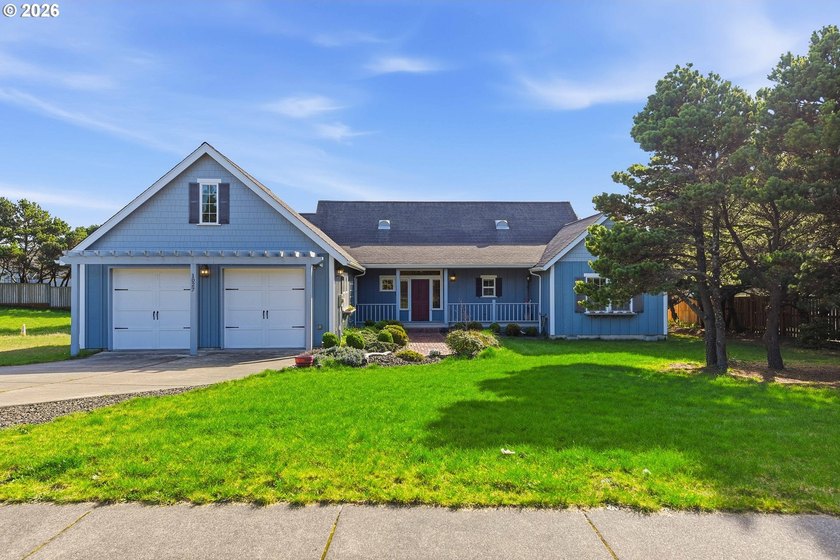A standout custom-built, single-level Craftsman in Bandon - Beach Home for sale in Bandon, Oregon on Beachhouse.com