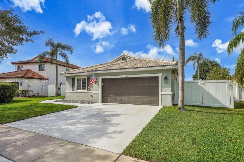 Welcome to this stunning 3/2 single-family waterfront home - Beach Home for sale in Pembroke Pines, Florida on Beachhouse.com