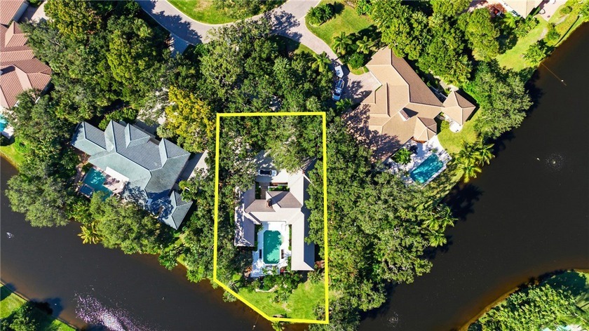Priced to sell! Fantastic opportunity to restore or build new in - Beach Home for sale in Vero Beach, Florida on Beachhouse.com