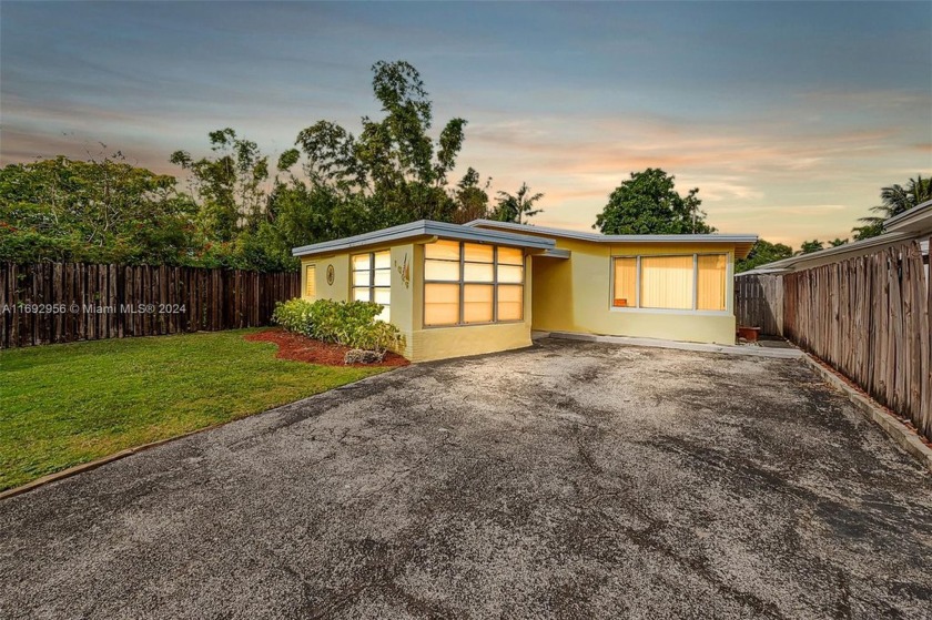 Charming single-family home located just a 10-minute walk from - Beach Home for sale in Fort Lauderdale, Florida on Beachhouse.com