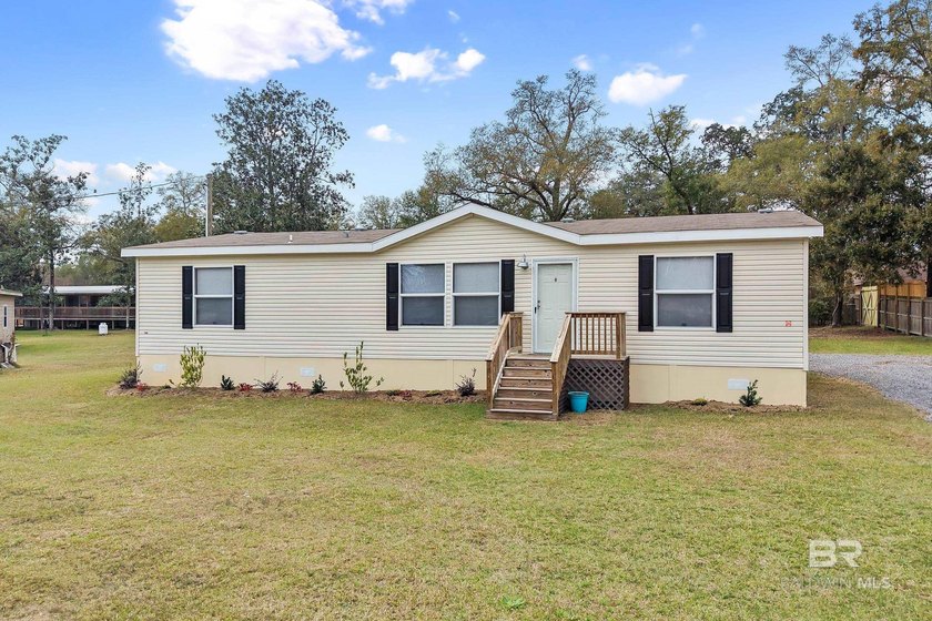2020 upgraded mobile home situated on a spacious 250' x 150' lot - Beach Home for sale in Lillian, Alabama on Beachhouse.com
