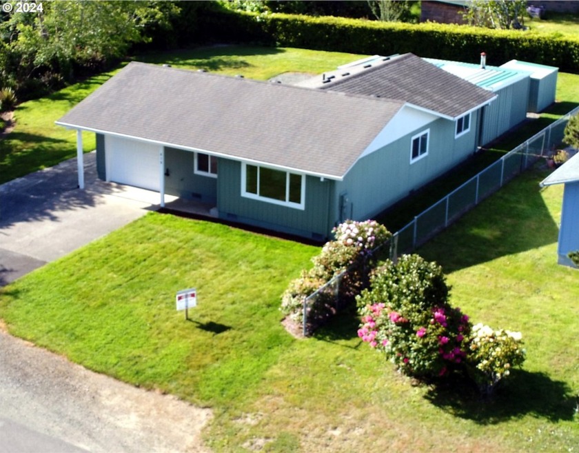 GREAT LOCATION WITH VIEWS NORTH TO RIVER/OCEAN & ADJACENT TO - Beach Home for sale in Bandon, Oregon on Beachhouse.com