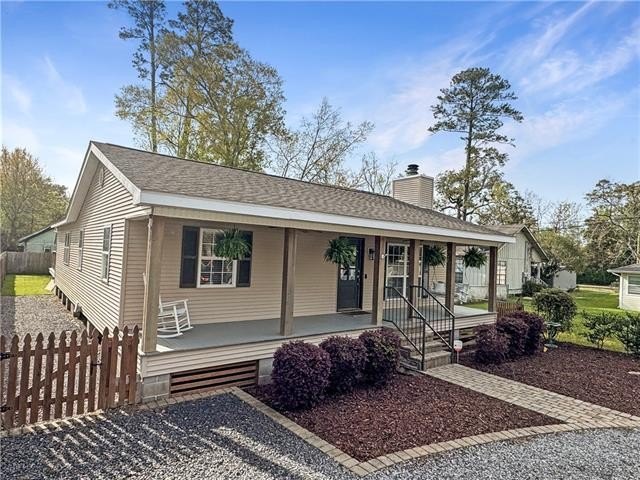 Gorgeous on the inside.. this is a MUST see!!! A Rare Gem! - Beach Home for sale in Mandeville, Louisiana on Beachhouse.com