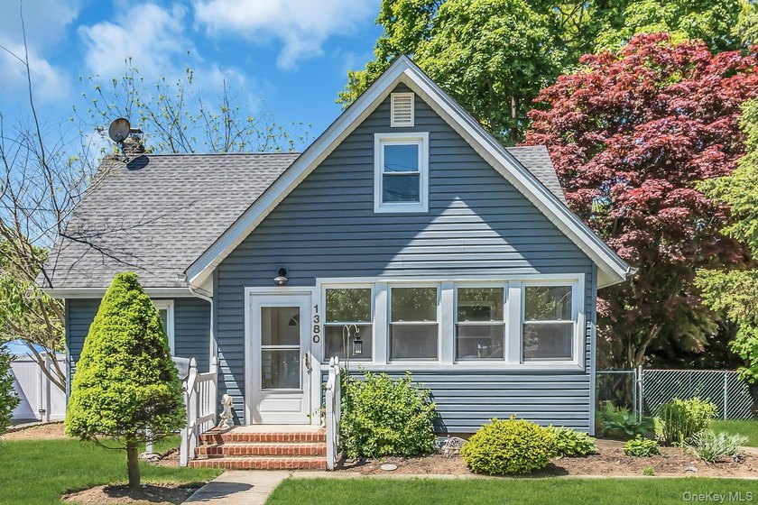 Come in and make this your very own home sweet home. This - Beach Home for sale in Baldwin, New York on Beachhouse.com