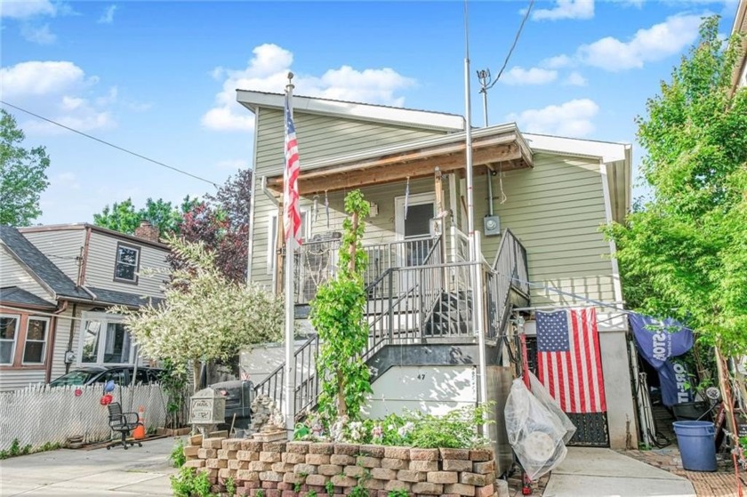 This charming, well-maintained detached home with a private - Beach Home for sale in Staten  Island, New York on Beachhouse.com