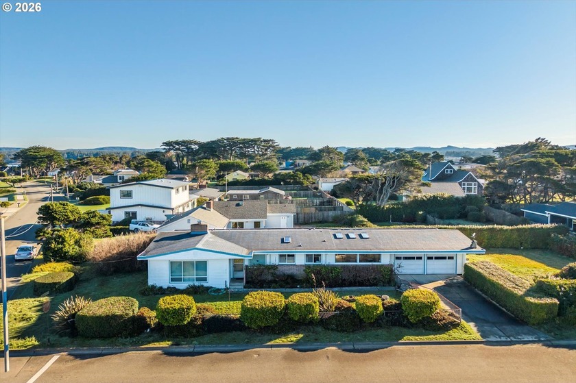 OCEAN WAVES ROLLING ON IN to the Jetty at the mouth of the - Beach Home for sale in Bandon, Oregon on Beachhouse.com