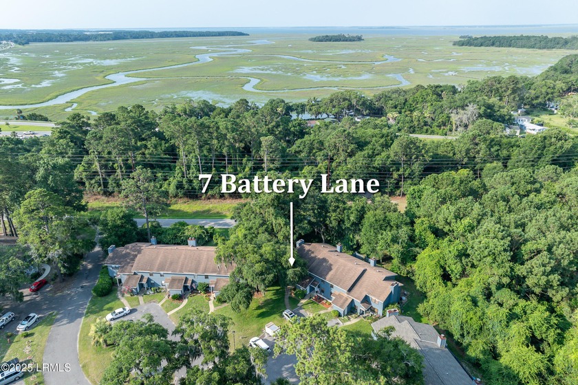 Welcome to this well maintained end-unit townhome in the heart - Beach Townhome/Townhouse for sale in Beaufort, South Carolina on Beachhouse.com