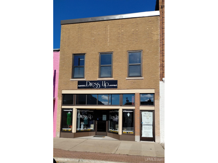 Well established casual & special occasion clothing and gift - Beach Commercial for sale in Escanaba, Michigan on Beachhouse.com