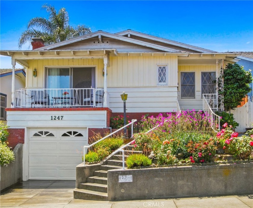 Located in the Heart of Vista del Oro, this 3 bedroom 2 and a - Beach Home for sale in San Pedro, California on Beachhouse.com