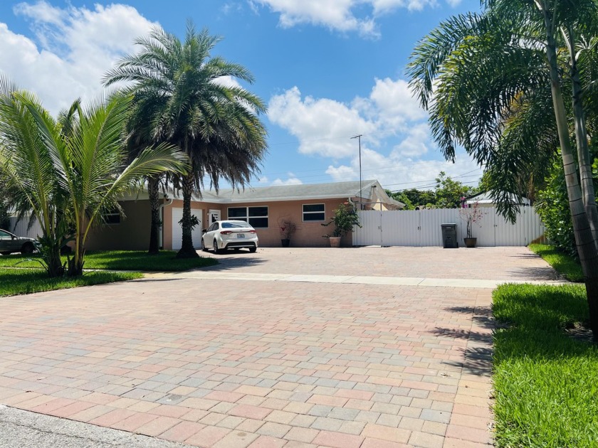 NEW AC , NEW APPLIANCES, NEW IMPACT WINDOWS,GREAT LOCATION - Beach Home for sale in West Palm Beach, Florida on Beachhouse.com