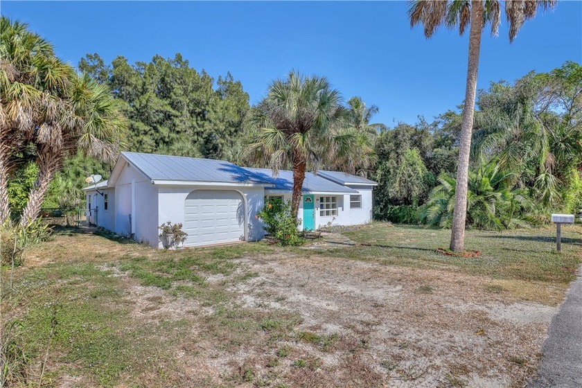 Adorable 2BR/2.5BA home with a FABULOUS heated POOL. Take - Beach Home for sale in Vero Beach, Florida on Beachhouse.com