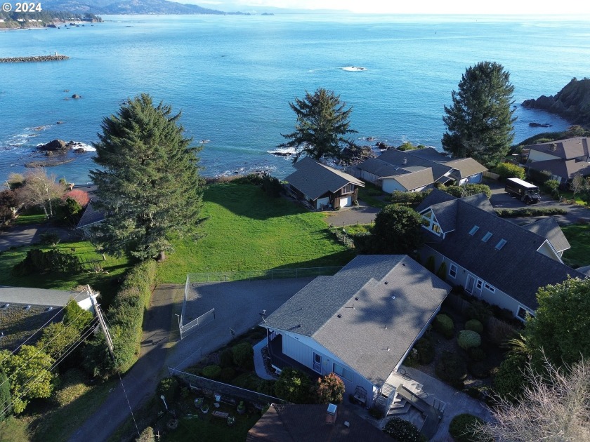 SPECTACULAR OCEAN VIEW OF PORT ENTRANCE. This reverse floor plan - Beach Home for sale in Brookings, Oregon on Beachhouse.com