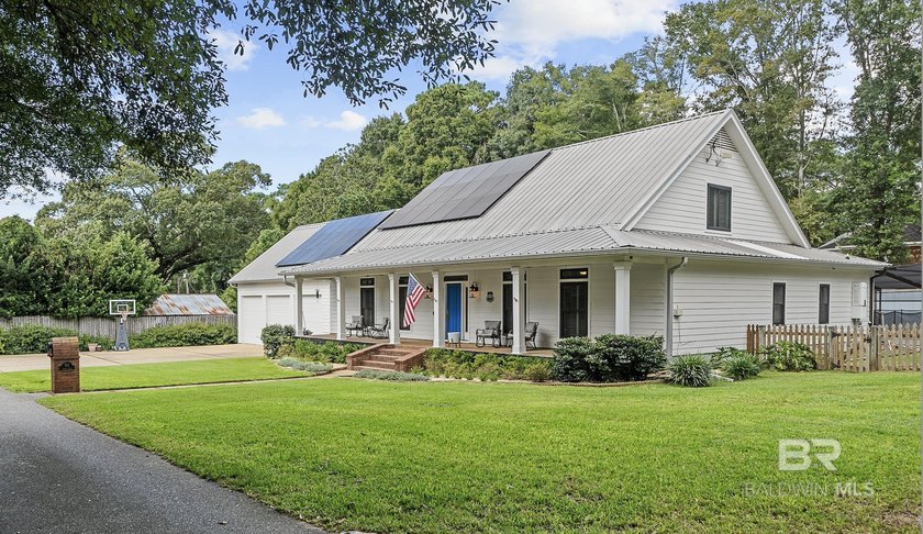 Perfectly positioned in the heart of Olde Towne Daphne, this - Beach Home for sale in Daphne, Alabama on Beachhouse.com