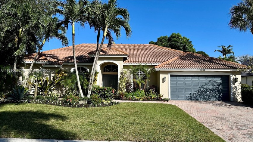This Immaculate DelrayBeach 4bed/3bath, 2car garage pool home is - Beach Home for sale in Delray Beach, Florida on Beachhouse.com