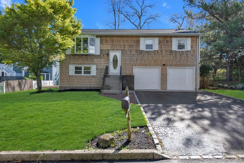 Beautifully maintained 4-bedroom, 2 full bath Hi-Ranch offering - Beach Home for sale in Kings Park, New York on Beachhouse.com