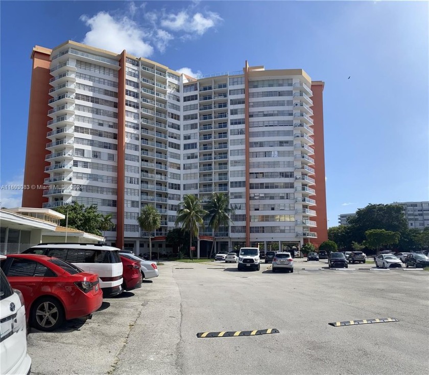 Welcome to this bright and spacious 1 bedroom, 2 bathroom condo - Beach Condo for sale in Miami, Florida on Beachhouse.com