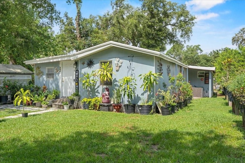 This spacious 5-bedroom, 2-bath double-wide manufactured home - Beach Home for sale in Wahneta, Florida on Beachhouse.com