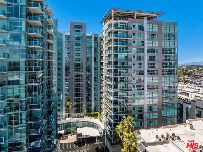 Penthouse Offering First Time in 17 Years. A rare opportunity to - Beach Condo for sale in Marina Del Rey, California on Beachhouse.com