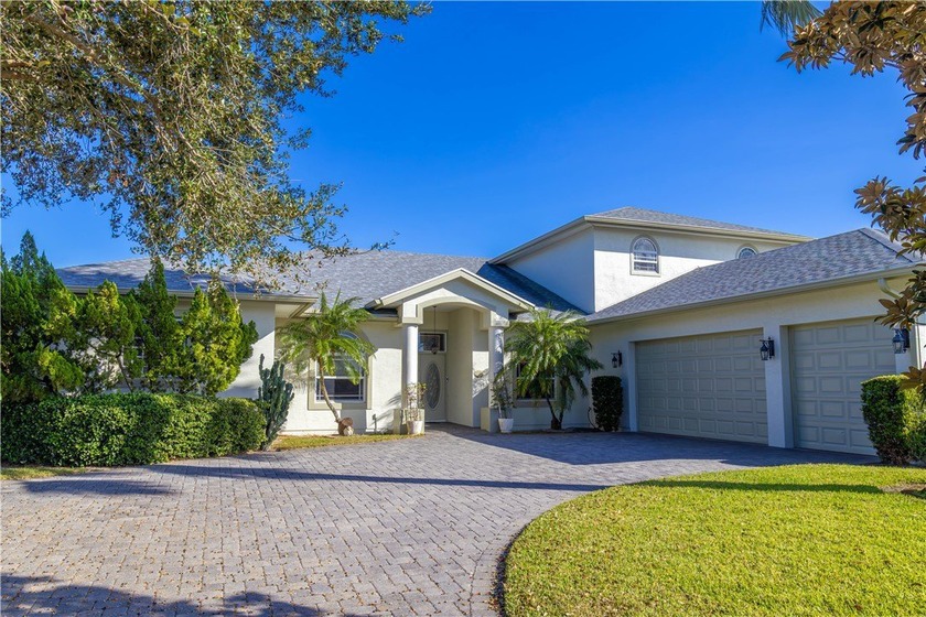 ABSOLUTELY BREATHTAKING CUSTOM BUILT 5 BED.,4 BATH, 3 CAR GARAGE - Beach Home for sale in Sebastian, Florida on Beachhouse.com