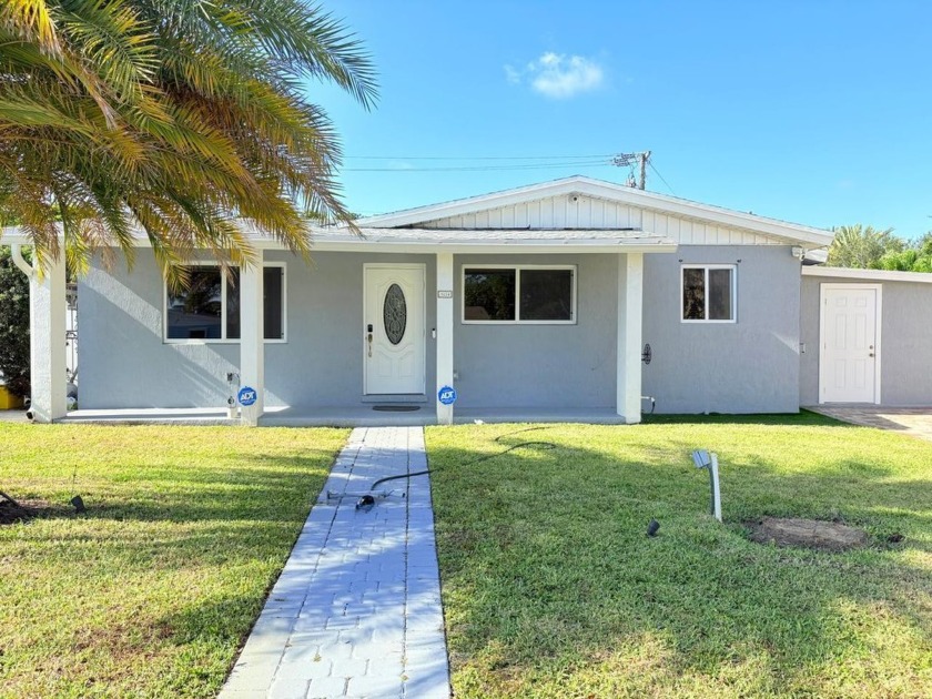 Absolutely stunning ranch-style home featuring 3 bedrooms and 2 - Beach Home for sale in West Palm Beach, Florida on Beachhouse.com
