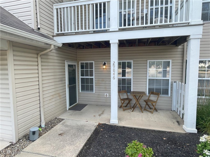 Beautiful Westlake Lenox Greens Condo! This spacious - Beach Condo for sale in Westlake, Ohio on Beachhouse.com