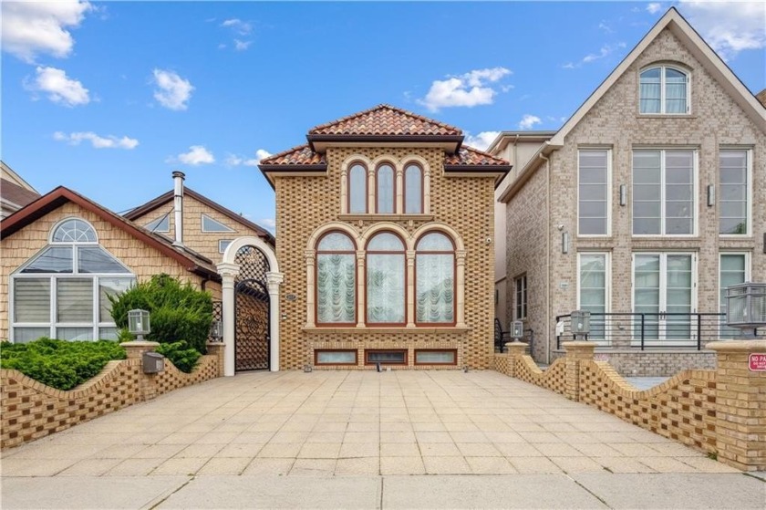 In the heart of Manhattan Beach, where coastal charm meets city - Beach Home for sale in Brooklyn, New York on Beachhouse.com