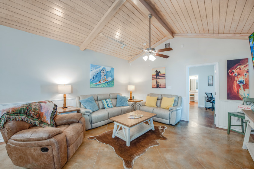 Coastal townhome, community pool, close to the - Beach Vacation Rentals in Port Aransas, Texas on Beachhouse.com