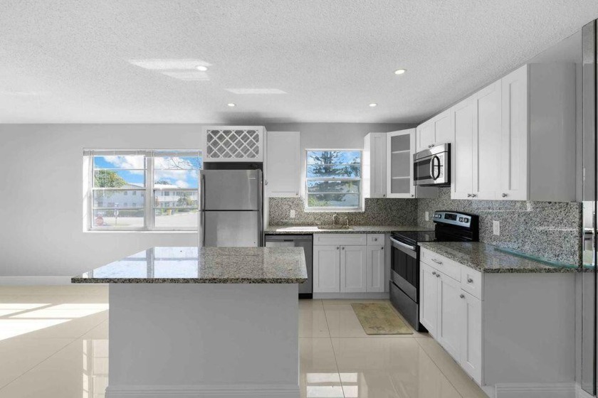 Completely remodeled 2019, new central A/C, new water heater - Beach Condo for sale in West Palm Beach, Florida on Beachhouse.com