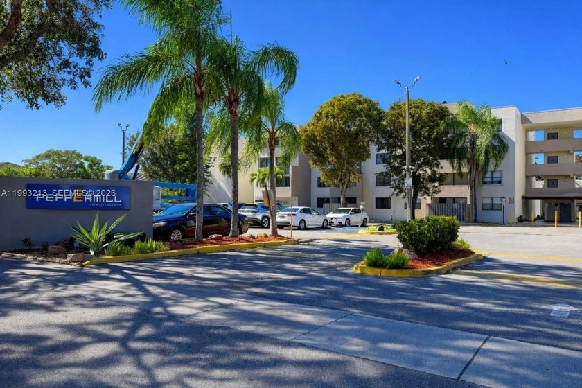 Beautifully maintained 2-bedroom, 2-bathroom condo located in a - Beach Condo for sale in Miami, Florida on Beachhouse.com