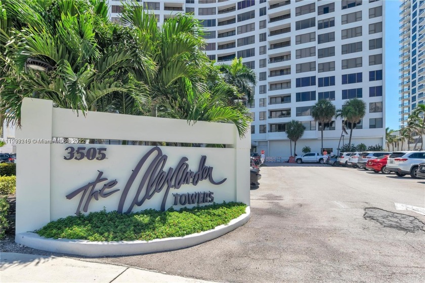 BEAUTIFUL UNIT AT ALEXANDER TOWERS!! OCEANFRONT BUILDING, SOME - Beach Condo for sale in Hollywood, Florida on Beachhouse.com