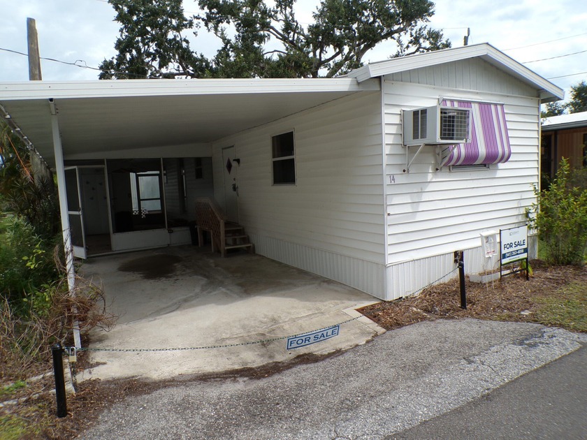 Welcome to this charming 2-bedroom, 1-bathroom home, perfect for - Beach Home for sale in Ellenton, Florida on Beachhouse.com