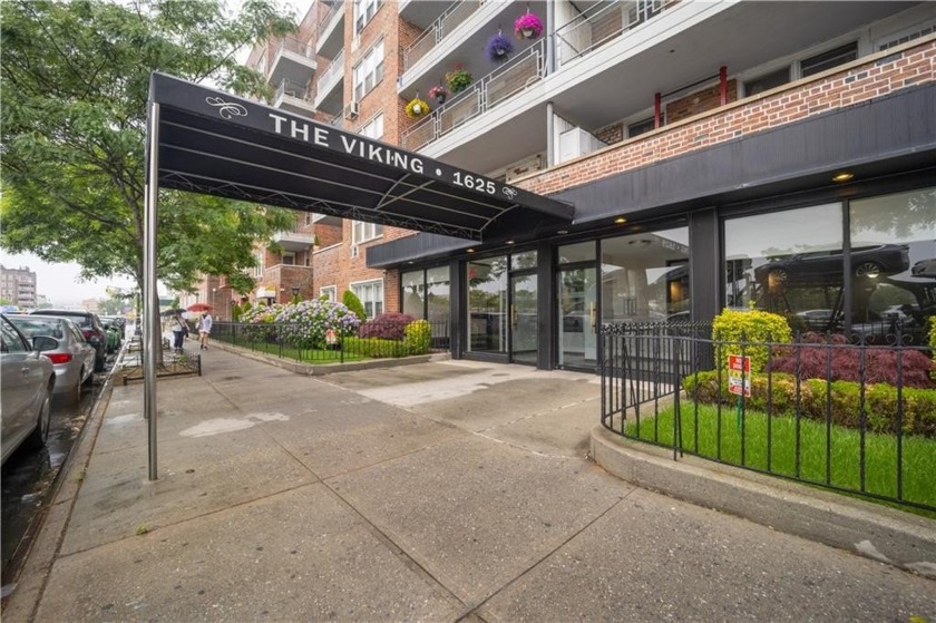 ABSOLUTELY GORGEOUS 2BED (JUNIOR 4) WITH (VERY UNIQUE) LARGE - Beach Other for sale in Brooklyn, New York on Beachhouse.com