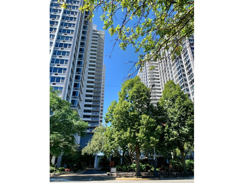 Welcome to the Imperial Towers in the heart of Buena Park!!! - Beach Condo for sale in Chicago, Illinois on Beachhouse.com