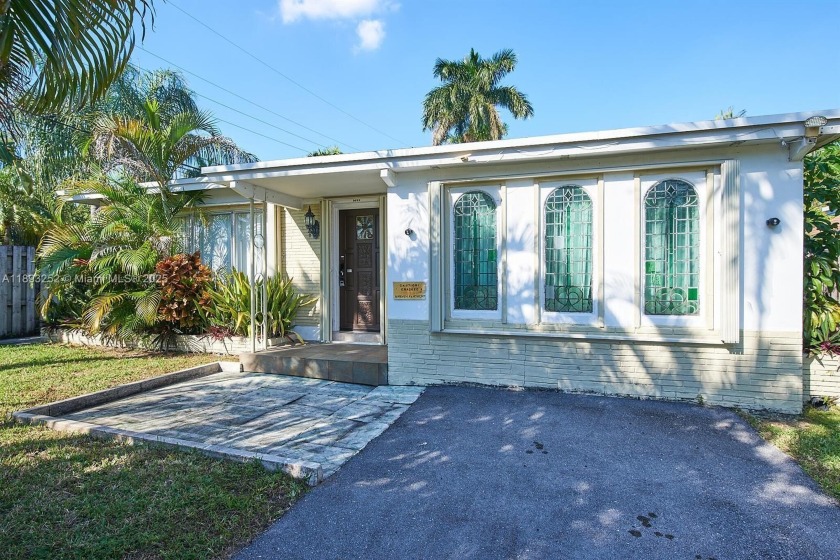 This beautifully remodeled 4 bedroom 3 bath home combines modern - Beach Home for sale in Hollywood, Florida on Beachhouse.com