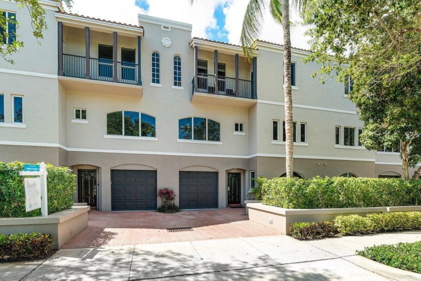 Chic and spotless renovated, and move-in ready townhome located - Beach Townhome/Townhouse for sale in Boca Raton, Florida on Beachhouse.com