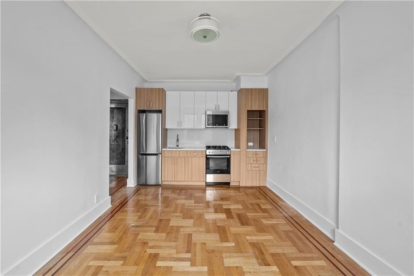 This beautiful Bay Ridge one-bedroom co-op has been tastefully - Beach Other for sale in Brooklyn, New York on Beachhouse.com
