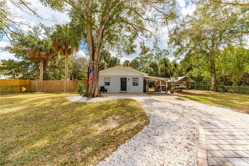 This super charming 3BR home sits on a spacious fenced - Beach Home for sale in Vero Beach, Florida on Beachhouse.com