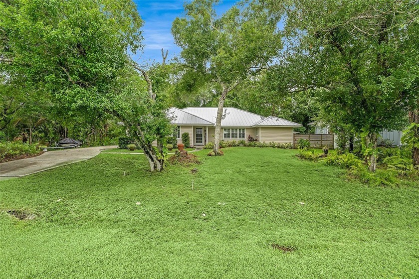 This charming single family home features 3 spacious bedrooms, 2 - Beach Home for sale in Vero Beach, Florida on Beachhouse.com