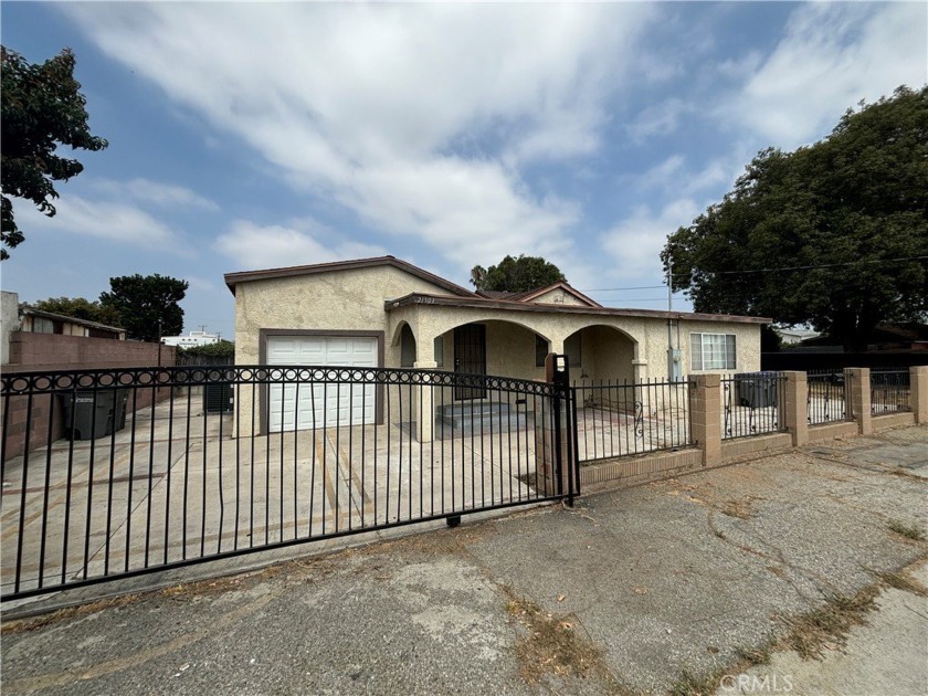 Don't miss out on this huge equity opportunity in the City of - Beach Home for sale in Carson, California on Beachhouse.com