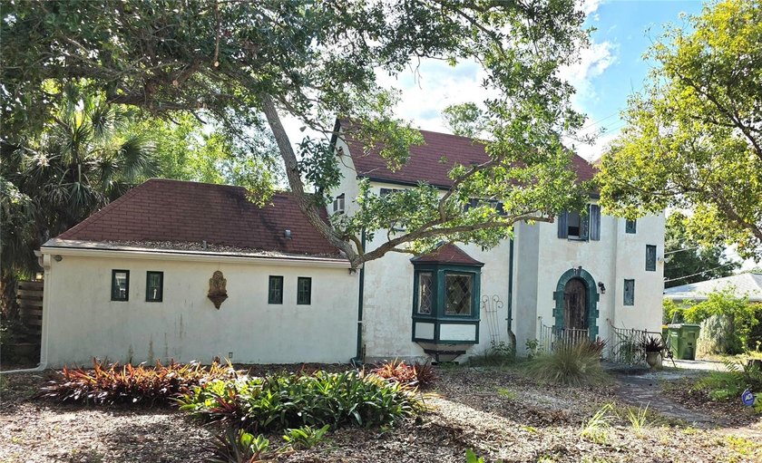 Under contract-accepting backup offers. TLC is needed on this - Beach Home for sale in Sarasota, Florida on Beachhouse.com